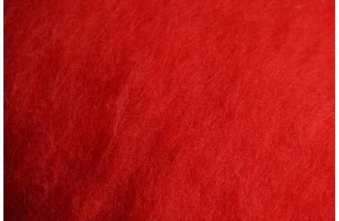 Sarkanas krāsas kārstā vilna