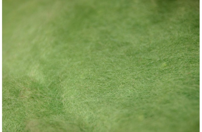 Salātzaļas krāsas kārstā vilna 